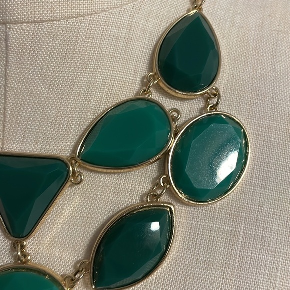 New bib style tier drop layer statement necklace. Green and gold w/ extension - Picture 5 of 11
